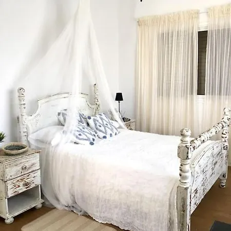 Jonty Villa, Mazotos Villa *