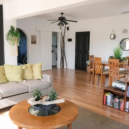 Jonty Villa, Mazotos *