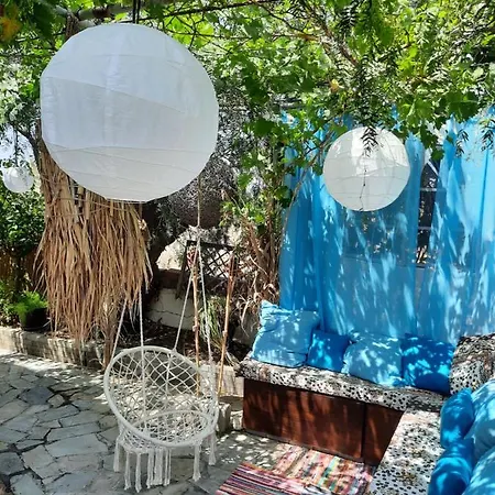 Jonty Villa, Mazotos *